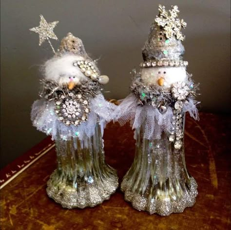 Salt And Pepper Snowmen, Salt Shaker Snowman, Teacup Crafts Diy, Christmas Crafts Snowman, Yule Crafts, Christmas Bowl, Teacup Crafts, Snowman Ornaments, Snowman Crafts