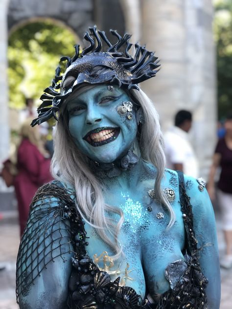 Merman Costume, Sea Witch Costume, Witch Ideas, Witch Outfits, Scary Halloween Decorations Outdoor, Christian Studies, Pirate Queen, Model Magic, Water Spirit