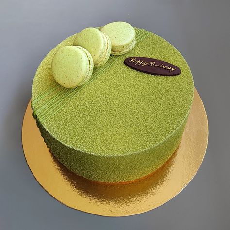 Pistachio sponge layered with mascarpone cream mousse and velvet coating. Decorated with pistachio macarons. Pistachio Cake Decoration, Pistachio Cake Design, Pistachio Entremet, Big Cake, Buttercream Cake Decorating, Mascarpone Cream, Pistachio Cake, Big Cakes, Mousse Cake