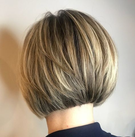 Mushroom Bob with Layers Short Layered Bob Haircuts, Short Layered Bob Hairstyles, Layered Bob Short, Layered Bob Haircuts, Chin Length Bob, Modern Haircuts, Layered Bob Hairstyles, Bob Hairstyles For Fine Hair, Layered Bob