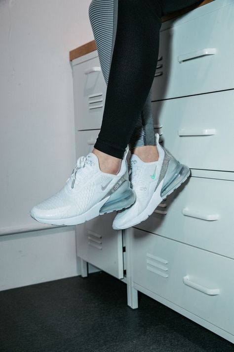 Air Max 270 Outfit Women, Air Max 270 Outfit Ideas, Air Max 270 Outfit, Nike Women Outfits, Womens Nike Air Max 270, Nike Air Max 270 White, Hipster Shoes, Sneaker Outfits Women, Insta Icon