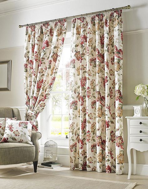 30 Stupende Tende Shabby Chic in Vendita Online | MondoDesign.it Chintz Curtains, Floral Chintz, Wide Curtains, Window Treatments Bedroom, Delicate Crochet, Farmhouse Curtains, Rustic Curtains, Blue Curtains, Floral Curtains