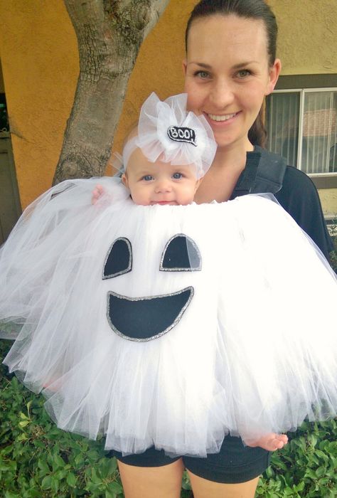 Cute DIY babywearing ghost costume! Baby Ghost Costume, Infant Halloween Costumes, Vampire Costume Diy, Baby Wearing Diy, Diy Baby Halloween Costumes, Infant Halloween, Diy Ghost, Newborn Halloween Costumes