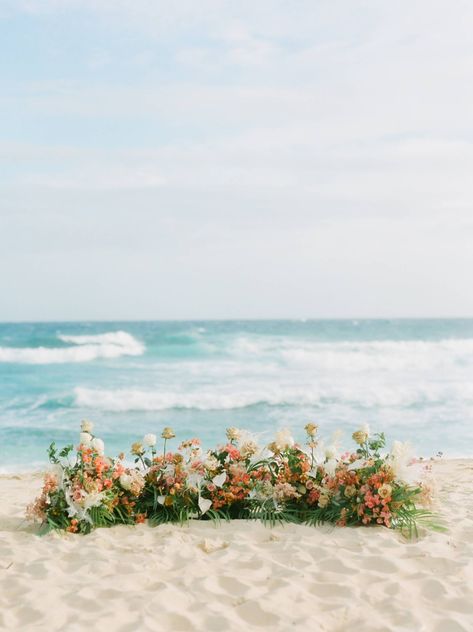 Tropical citrus Micro-wedding inspiration in Hawaii | Hawaii Wedding Inspiration Traveling To Hawaii, Mykonos Wedding, Wedding Altar, Citrus Wedding, Beach Floral, Beach Flowers, Beach Wedding Flowers, Grass Wedding, Wedding Beach Ceremony