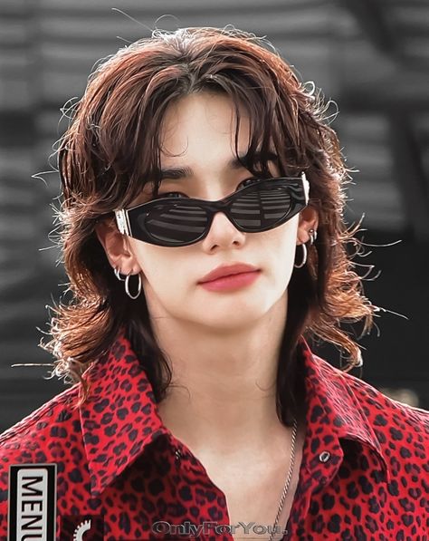 Hyunjin Mullet, Mullet Hair, Short Grunge Hair, Straykids Hyunjin Photoshoot, Hair 2024, Dark Feminine Aesthetic, Aesthetic People, Skz In Cute, Savage Kids