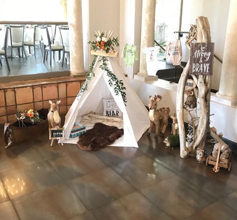 Be Strong and Brave! #vintagerentalsmiami #mivintage #vintagerentals #teepee #woodland #babyshower #babysprinkle #woodlandbabyshower #canoe #minicanoe #shower #indiancanoe #prophouse #propshop #props #vintage We spy our mini wooden canoe all the way to the left. We love how our client styled this beautiful welcome station for her daughters baby shower! Woodlands Theme Baby Shower Boy, Woodland Teepee, Woodsy Baby Showers, Baby Shower Ideas For Boys, Baby Shower Party Planning, Woodland Baby Shower Decorations, Wooden Canoe, Forest Baby Showers, Adventure Baby Shower