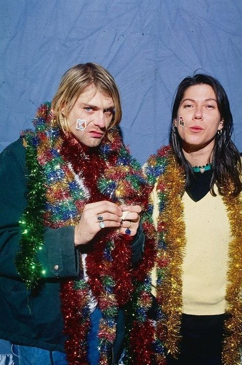 Kurt Cobain (from Nirvana) and Kim Deal (from the Pixies/the Breeders) tinseled well for Christmas 1993 Melody Maker cover. Pixies Band, The Breeders, Kurt And Courtney, Kaptan Jack Sparrow, Nirvana Kurt Cobain, Nirvana Kurt, Mazzy Star, Kim Deal, A4 Poster