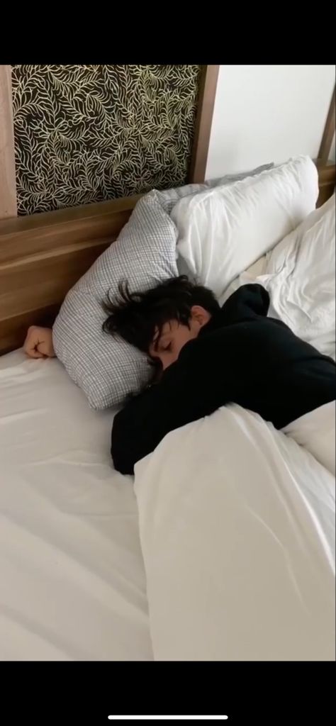 Grayson Dolan Sleeping, Dolan Twins Youtube, Dolan Twin Quotes, Japan 80's Aesthetic, Grayson Dolan Imagines, Twin Tuesday, Twin Quotes, Dolan Twins Imagines, Jenna Marbles