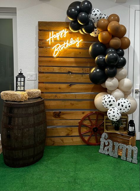 Cowboy Theme Balloon Garland, Cowboy Party Backdrop, Cowboy Themed 21st Birthday, Cowboy Themed Birthday Party For Adults, Western Theme 21st Party, Cow Boy Birthday Theme, 30th Birthday Country Theme, Vaquero Theme Party For Men, Cowboy Theme Party Ideas