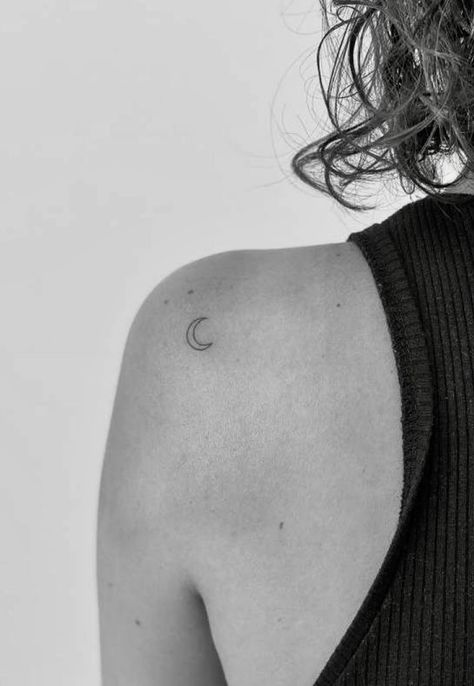 Small Moon Tattoo Placement, Fine Line Crescent Moon Tattoo, Moon Shoulder Tattoo For Women, Shoulder Tattoo Moon, Moon Tattoo Shoulder, Tiny Moon Tattoo, Family Tattoo Ideas, Leg Sleeve Tattoos, Luna Tattoo