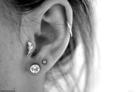 Piercings Ear, Tragus Ring, Piercing Tragus, Multiple Earrings, Mode Tips, Cute Piercings, Piercing Ideas, Tragus Earrings, Body Piercings