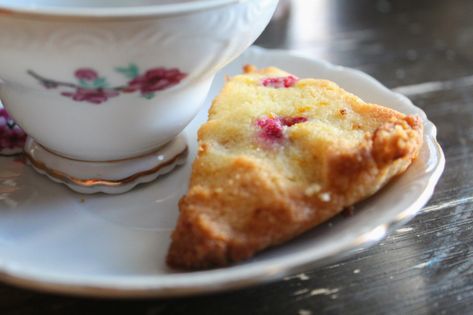 These Cranberry Orange Scones are the perfect way to bring the coffee shop to you! They're low-carb, keto, and Trim Healthy Mama S. Trim Healthy Mama (thm) Recipes, Thm Snacks, Thm Sweets, Trim Healthy Recipes, Vegan Scones, Cranberry Orange Scones, Orange Scones, Scones Ingredients, Snack Prep