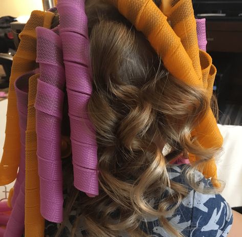 Heat-free curlers for kids and adults that actually work to create a long-lasting heat-free curl! Heat Free Hair, Heat Free Curls, Heat Free Hairstyles, Magic Hair Curlers, No Heat Curlers, Small Curls, Drum Major, Long Lasting Curls, Hair Buns