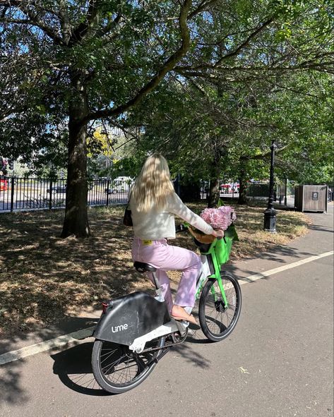 Maddie Borge, Bike Ride Aesthetic, Cycling In London, Summer Bike, Cycling Girl, London Dreams, London Summer, London Aesthetic, London Park