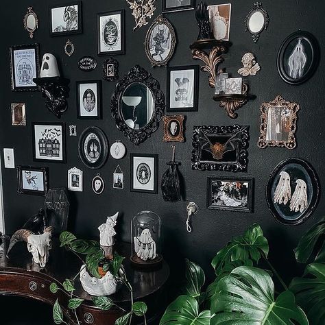 Gothic Living Room: 33+ Cool Ways to Make A Grand Statement 23 Dark Green Gothic Living Room, Gothic Bedroom With Plants, Gothic Botanical Aesthetic, Green Gothic Decor, Plant Goth Aesthetic, Gothic Plant Decor, Botanical Gothic Decor, Gothic Entryway, Modern Gothic Living Room