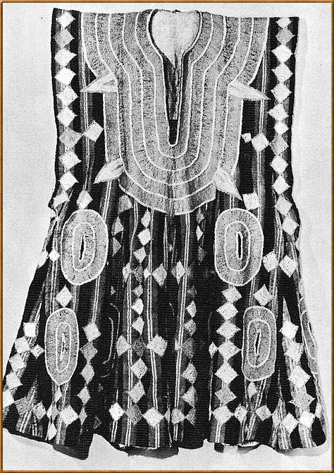 Interesting Images From Precolonial And Early Colonial Africa - Culture (12) - Nigeria Colonial Africa, Africa Culture, Chara Design, African Dresses Men, Interesting Images, Graffiti Characters, African Diaspora, African Men Fashion, African Dresses