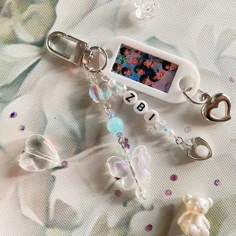 Keychain Photo, Ateez Concert, Photo Keychain, Handmade Jewelry Tutorials, Cute Keychain, Custom Keychain, Bead Jewelry, Jewelry Tutorials, Color Names