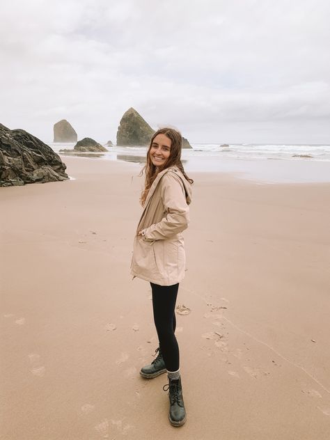 Pacific North West Outfits, Oregon Coast Outfit Winter, Oregon Beach Outfit, Oregon Coast Outfit Summer, Pacific Northwest Outfit, Tofino Aesthetic, Oregon Coast Outfit, Beach Day Instagram, North West Style