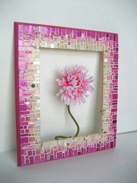 . Mosaic Mirror Frame, Pink Mosaic, Mosaic Frame, Mosaic Stained, Mosaic Madness, Mosaic Flowers, Mosaic Mirror, Mirror Mosaic, Creation Deco