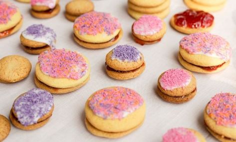 Kids will love making these sweet little biscuits. Dipping them in icing and then sprinkles is what childhood cooking dreams are made of. Recipes With Biscuits, Kingston Biscuits, Jam Drop Biscuits, Nutella Bar, Toddler Lunch Box, Kid Friendly Recipes, Cake Stall, Keep Kids Busy, Savory Muffins