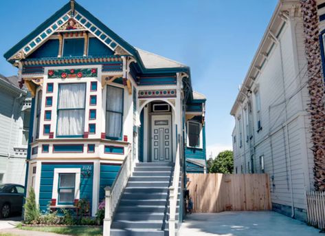 Small Victorian House in California Small Victorian Home, Small Victorian House, Victorian Paint Colors, Painted Lady House, Queen Anne Victorian House, Victorian Homes Exterior, Victorian Exterior, Victorian Home Interior, Stairs Architecture