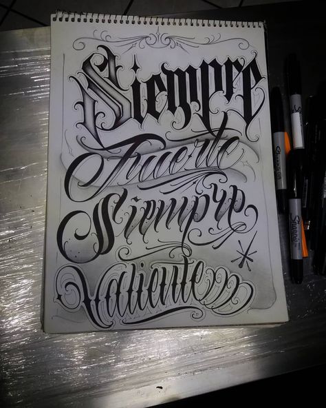 𝕵𝖔𝖘𝖊 𝖗𝖆𝖒𝖎𝖗𝖊𝖟 en Instagram: “-SIEMPRE FUERTE SIEMPRE VALIENTE- #SKTCH#lettering#letras#malandro#ink#tatto#script #selfmade#longlive#blvckholecreative#” Gangster Fonts, Lettering Malandro, Aztec Drawing, Jose Ramirez, Chicano Lettering, Lettering Styles Alphabet, Tattoo Lettering Styles, Tattoo Outline Drawing, Airbrush Designs