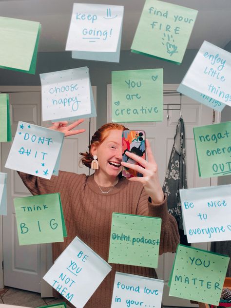 Window Sticky Note Art, Sticky Notes Affirmation, Sticky Notes Writing Ideas, Mirror Affirmations Sticky Notes Aesthetic, Sticky Note Ideas Wall, Sticky Note On Mirror, Sticky Note Affirmations Aesthetic, Kindness Sticky Notes, Sticky Note Reminders