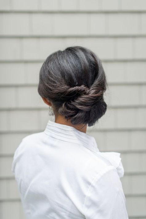 Chic Romantic Side Bun Oscar Hairstyles, Bun Style, Side Bun Hairstyles, Lob Styling, Side Bun, Knot Bun, Twist Bun, Bun Styles, Spring Wedding Inspiration