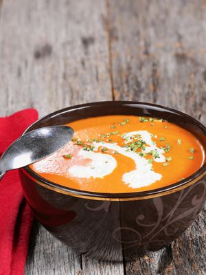 Low-Carb Roasted Carrot & Tomato Soup Recipe - Paula Deen Carrot Tomato Soup, Carrots Chicken, Blue Cheese Recipes, Roasted Carrot, Tomato Soup Recipe, Cheap Clean Eating, Paula Deen Recipes, Friends Time, Tomato Soup Recipes