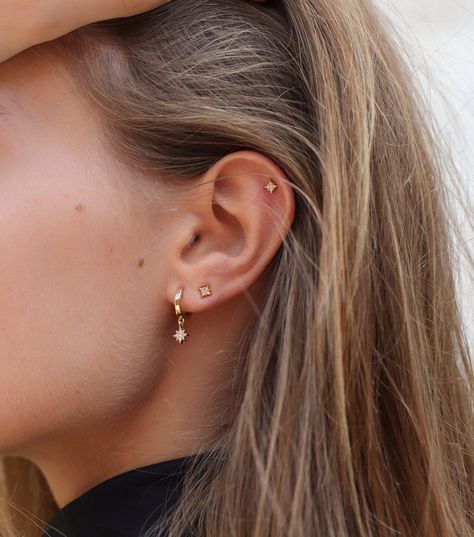 Minimalist Ear Piercings, Second Hole Earrings, Bridesmaid Gifts Earrings, Tiny Hoop Earrings, Simple Stud Earrings, Tiny Studs, Tiny Stud Earrings, Gold Earrings Designs, Earrings Small