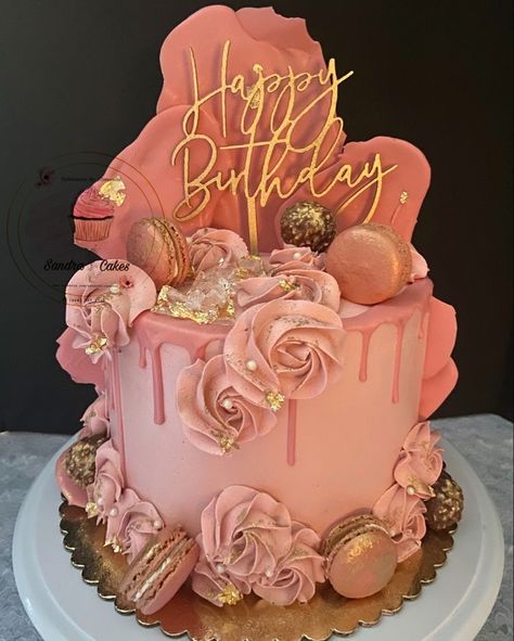 Cute Cakes For Adults, 20 Yr Old Birthday Cakes, 35th Birthday Cake Ideas For Her, 15th Cake Ideas, Sweet 16 Party Cake Ideas, Birthday Cake For Women 18th, Creative Birthday Cakes For Women, Bougie Birthday Cake, 32 Birthday Cake For Women