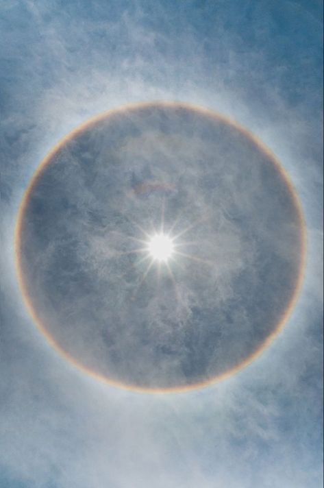 op Sun Halo Aesthetic, Halo Painting, Halo Aesthetic, Halo Photography, Solar Aesthetic, Sun Halo, Halo Effect, Magical Life, Ethereal Art