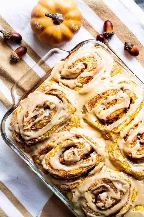 Pumpkin Cinnamon Rolls Recipe with Maple Icing - Mon Petit Four® Maple Icing, Pumpkin Rolls, Homemade Croissants, Maple Pumpkin, Pumpkin Cinnamon Rolls, Pumpkin Roll, Muffin Batter, How To Make Pumpkin, Homemade Pie Crusts