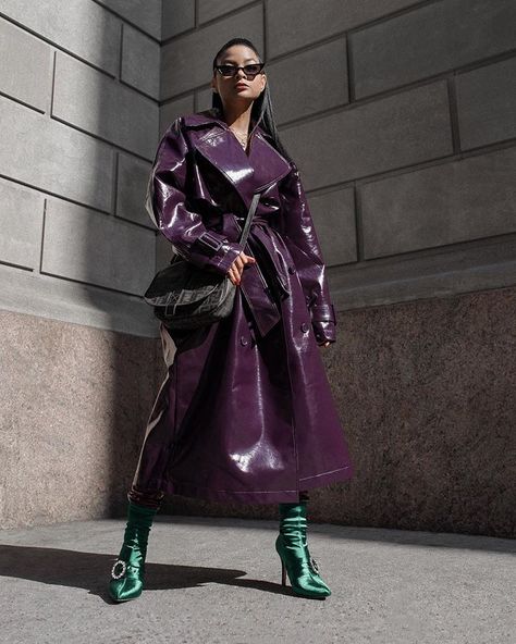 Plum Outfit, Street Wear Girl, Raincoat Fashion, Vinyl Fashion, Rainwear Fashion, Vinyl Raincoat, Sharp Design, Vinyl Clothing, Street Style Edgy