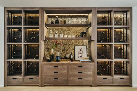 Country Chic- ELLEDecor.com Contemporary Wine Cellar, Wine Room Design, Custom Wine Room, Wine Rooms, Home Wine Cellars, Wine Cellar Design, Cellar Design, Wine Wall, Wine Display