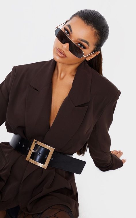 Black Oversized Gold Buckle Chunky Waist Belt Blazer With Waist Belt, Oversized Belt Outfit, Wide Waist Belt Outfit, Belt Trend 2024, Chunky Belt Outfits, Oversized Blazer With Belt, Wide Belt Outfit, Tennis Skirt And Sweatshirt, Waist Belt Outfit