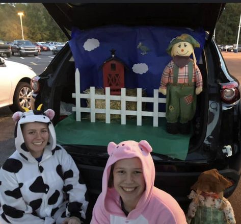 Farm Trunk Or Treat, Bird House Painted, Halloween Car Decorations, Cooking With Fresh Herbs, Trunk Or Treat Ideas, Car Barn, White Fence, Halloween Games For Kids, Bird Houses Painted