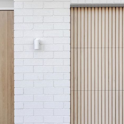 White Brick Beach House, Cladding House Exterior Australia, Aluminium Battens, White Brick House Exterior, White Weatherboard House, Timber Facade, Winter Landscaping, Weatherboard Exterior, Rendered Houses