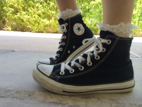 Ruffle socks w/ converse Ruffle Socks, Converse Shoes, Converse, Trees, Socks, Black And White, White, Black