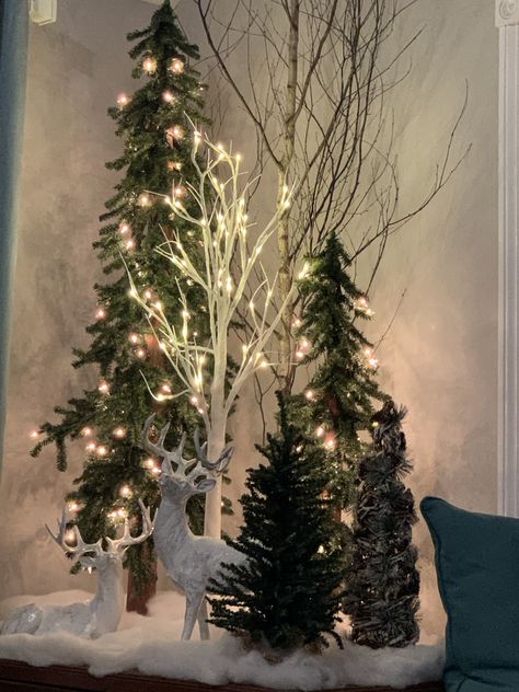 Diy Winter Trees, Christmas Window Display Retail, Christmas Stage Decorations, Alpine Christmas, Christmas Wreath Candy, Church Christmas Decorations, Christmas Stage, Christmas Decorations Outdoor, Christmas Photo Booth