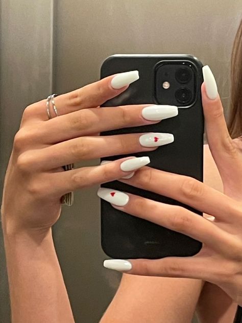 white nails inspo Mail Inspo Almond Summer, Nails Inspiration Red And White, Nails Acrylic White Almond, White Nail Inspo Almond, White Nails With Designs Almond, White Nail Designs Almond, White Almond Acrylic Nails, White Acrylic Nails Almond, White Nails With Red Heart