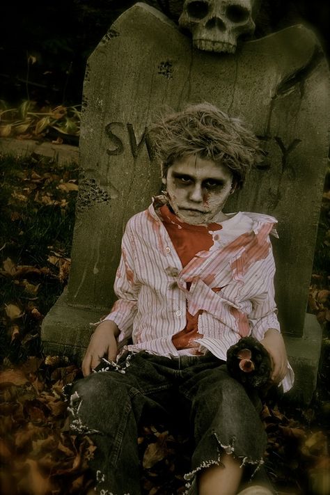 Zombie Costume Kids, Zombie Ideas, Zombie Costumes, Zombie Kid, Zombie Boy, Zombie Halloween Costumes, Scary Halloween Costume, Zombie Costume, Zombie Makeup