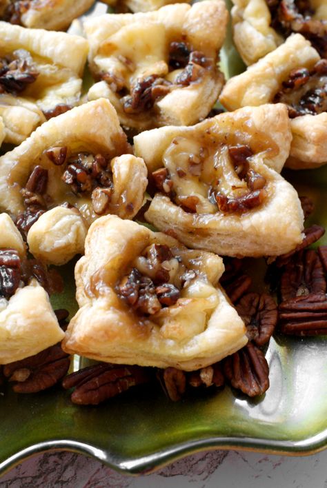 Maple Pecan Brie Bites | thetwobiteclub.com Pecan Brie, Puff Pastry Cups, Sweet Appetizers, Pastry Cups, Pecan Bites, Pecan Baked Brie, Pecan Sauce, Sweet Appetizer, Brie Bites