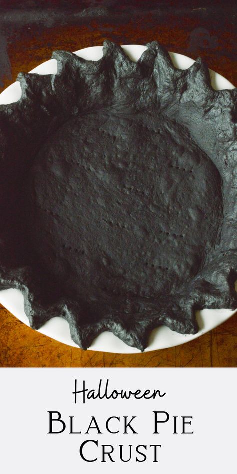 Black Pie Crust, Halloween Berry Pie, Halloween Meat Pies, Gothic Food Recipes, Halloween Pie Crust Designs, Goth Recipes, Halloween Tarts, Gothic Recipes, Black Food Recipes