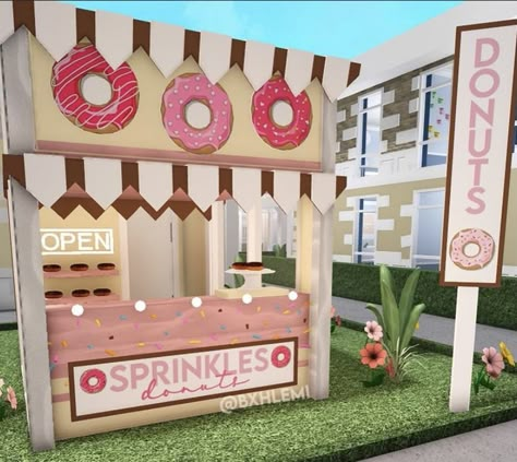 Donut Shop Bloxburg, Bloxburg Stands Ideas, Bloxburg Food Stand Ideas, Bxhlemi Bloxburg, Bloxburg Market Stall, Bloxburg Juice Bar, Bloxburg Village Ideas, Bloxburg Playhouse, Bloxburg Stand Ideas