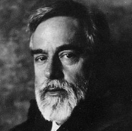 In 1906, a Spanish artist and fashion designer began creating clothing and textile designs, which lasted until 1949. He was very much influenced by the past and by non-European cultures and used those inspirations for his designs. Mario Fortuny, Delphos Gown, Lighting Technician, Mariano Fortuny, Spanish City, Dora Maar, Spanish Painters, Spanish Fashion, Social Circle