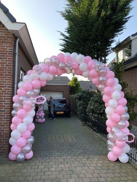 Quinceanera Pink Theme, Balloon Gate, Hello Kitty Birthday Theme, Quinceanera Pink, Disco Birthday Party, Gate Decoration, Arch Decoration, 13th Birthday Parties, Birthday Balloon Decorations