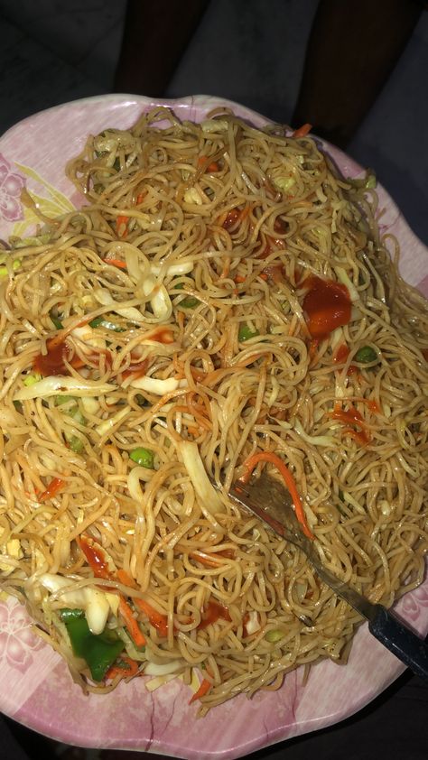 Night Food Snap Home, Chilli Garlic Noodles, Indian Fast Food, Remedies For Skin, Food Snap, Foodie Pics, Eating Food Funny, Garlic Noodles, Foodie Instagram