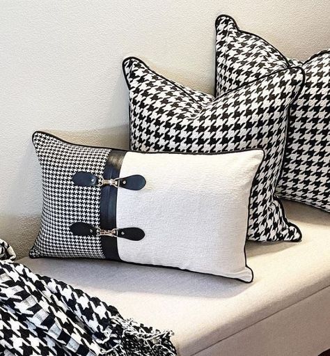 Cushion Design Ideas, Cushion Covers Ideas, Houndstooth Pillows, Designer Cushion Covers, Couch Styling, Cushion Cover Pattern, Creative Pillows, Crochet Cushion Cover, White Panel