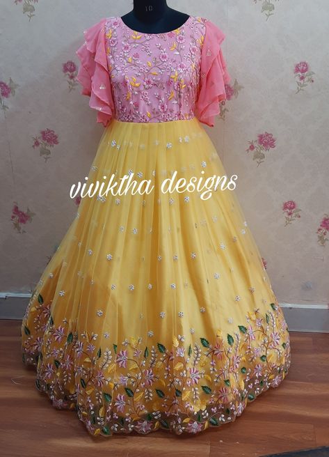 Baby Girl Long Frock Designs, Long Frock Models For Kids, Long Frocks For Girls Party, Long Frocks Kids, Kids Designer Dresses For Wedding, Long Gown Dress For Kids, Kids Wedding Outfits Girl, Long Frock Designs For Kids, Party Wear Kids Frock